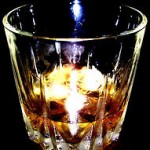  	 Γιατί το μικρό ποτήρι μας κάνει να πίνουμε περισσότερο αλκοόλ