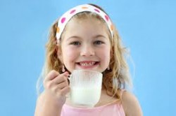 Πόσο γάλα να πίνει ένα παιδί