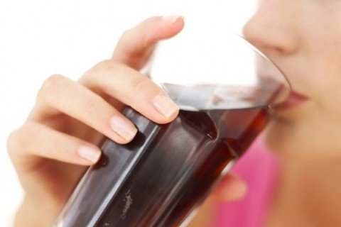 woman-drinking-diet-cola590cddddm02102011